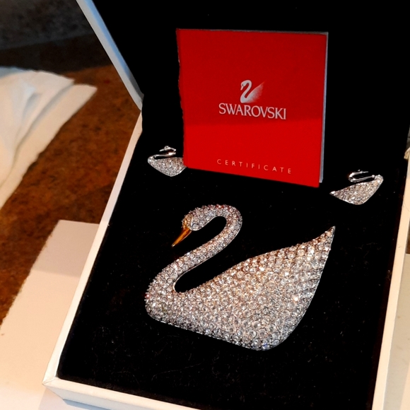 SWAROVSKI BROOCH & EARING SET(unused) - Picture 3 of 4